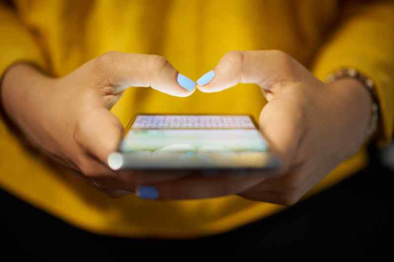 How to Send WhatsApp Message to Unsaved Number Lady typing on a smartphone