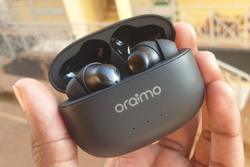 Oraimo Freepods 3C in a case