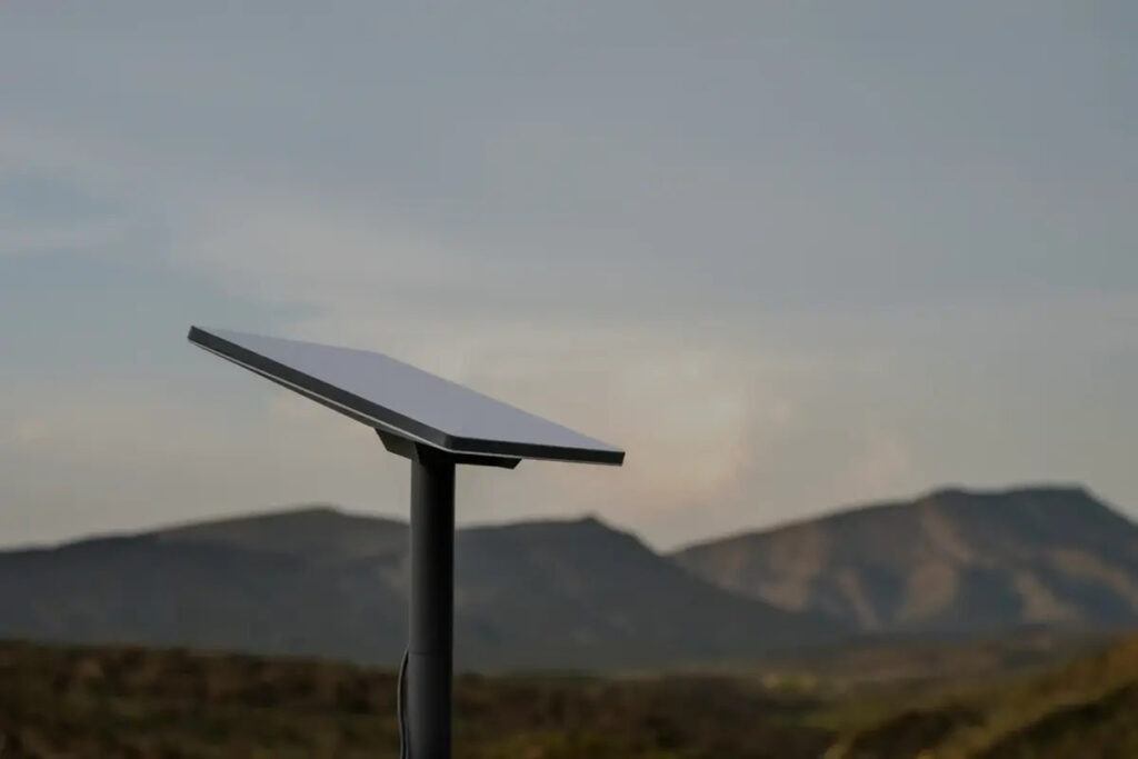 Starlink Is Shaking Up Internet Access in Kenya (And It’s Just Getting Started) starlink dish with horizon